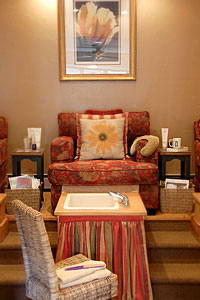 TallGrass pedicure throne